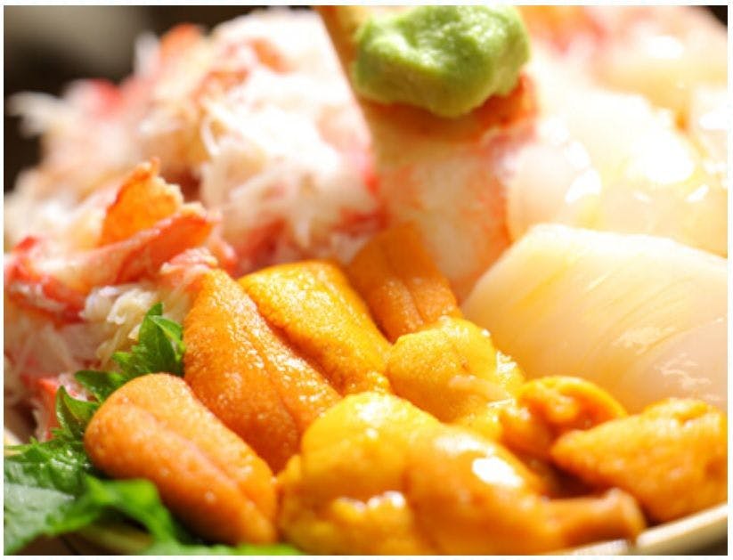 ข้าวหน้าทะเลสุดหรูที่ตลาดสามเหลี่ยม