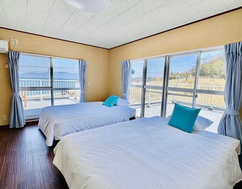 ダブルベッド2台