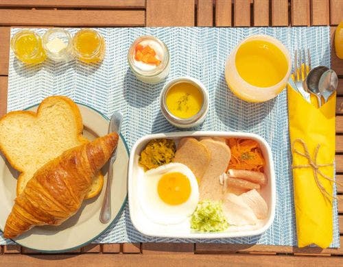 朝食はモーニングボックスで