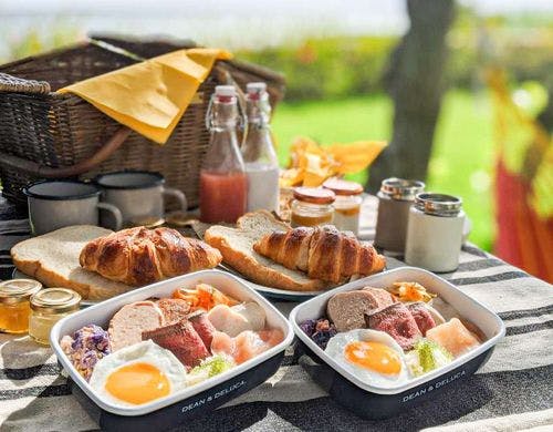 朝食はモーニングボックスで