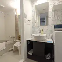 ห้องน้ำ, อ่างล้างหน้า, เครื่องซักผ้า.