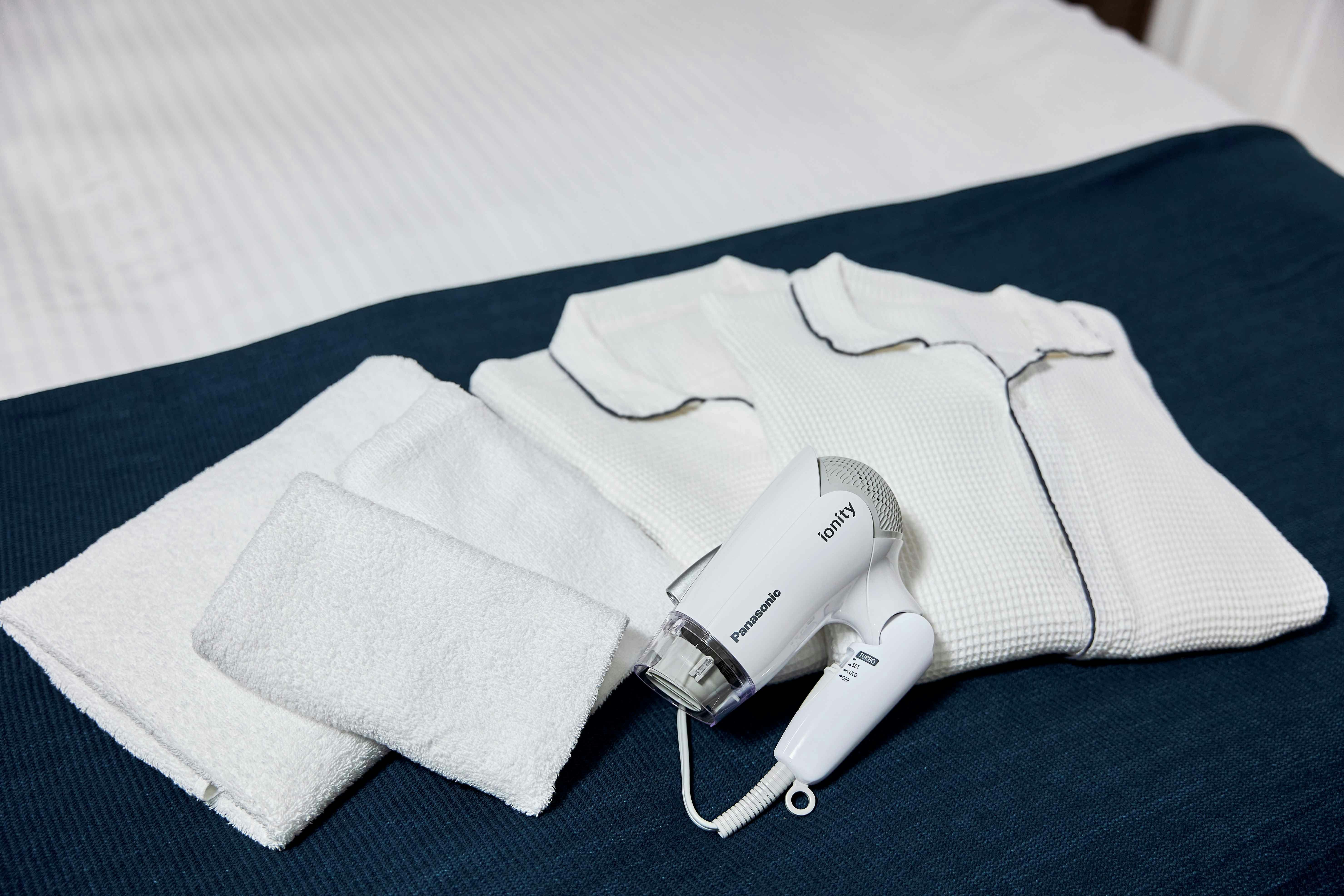 ผ้าขนหนู, เสื้อคลุม, ไดร์เป่าผม