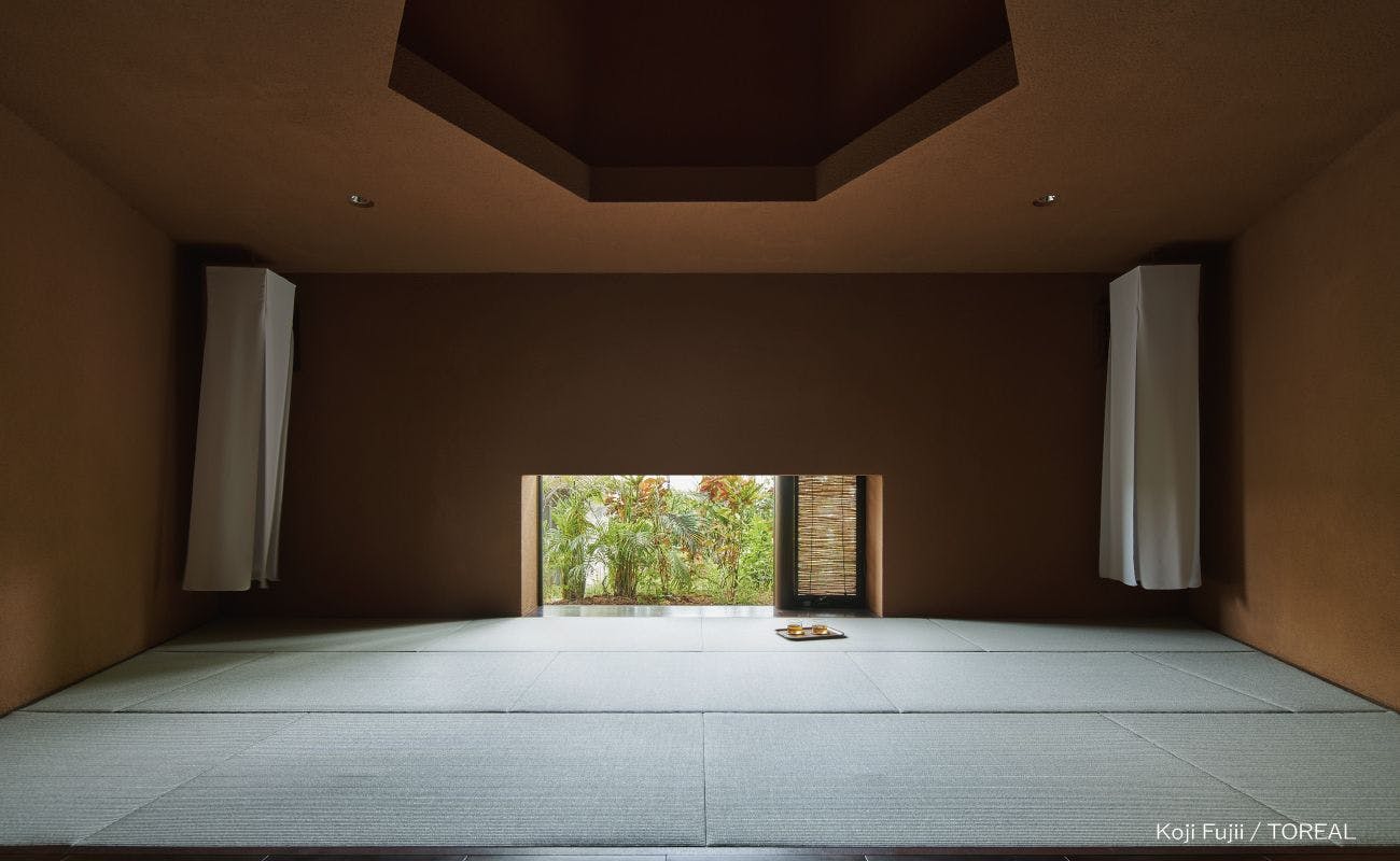 สีน้ำเงิน สีเขียวมรกต และสีขาวในโอกินาวา - ห้องพัก