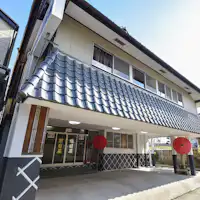 ร่มสีแดงเป็นจุดสังเกต♪