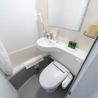 각 객실에는 유닛 욕조가 있습니다.