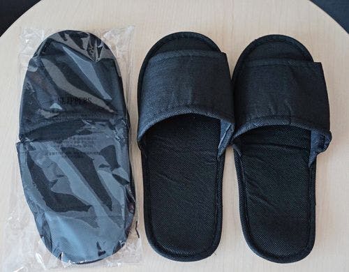 使い捨てスリッパ