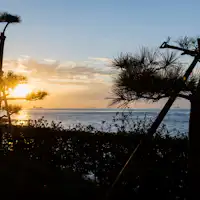 Anda boleh menikmati pemandangan matahari terbenam yang indah di Pulau Awaji.