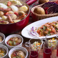 지역 재료를 사용한 메뉴도 준비되어 있습니다.