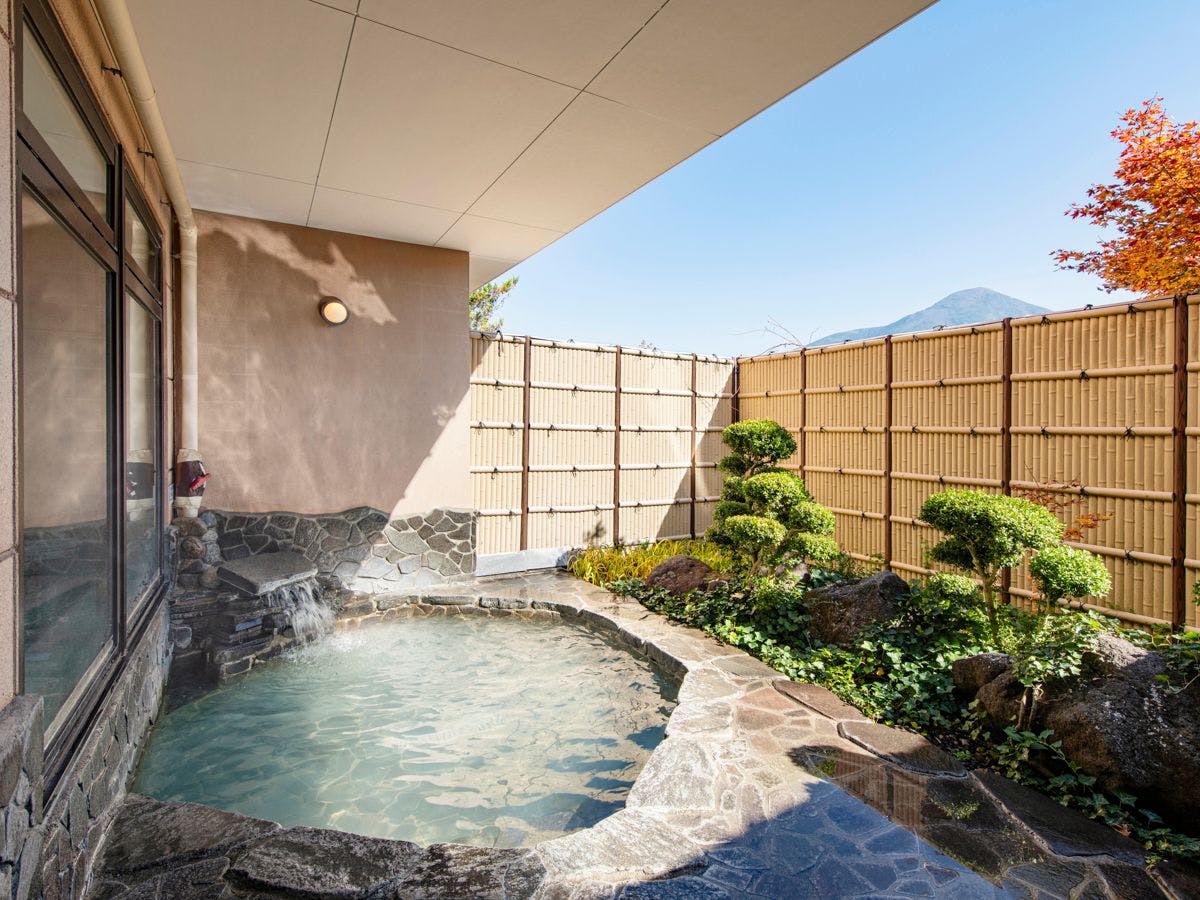 Pemandian air panas terbuka