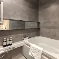 ห้องพักตั้งแต่ระดับมาตรฐานขึ้นไปมีห้องน้ำและห้องสุขาแยกกัน