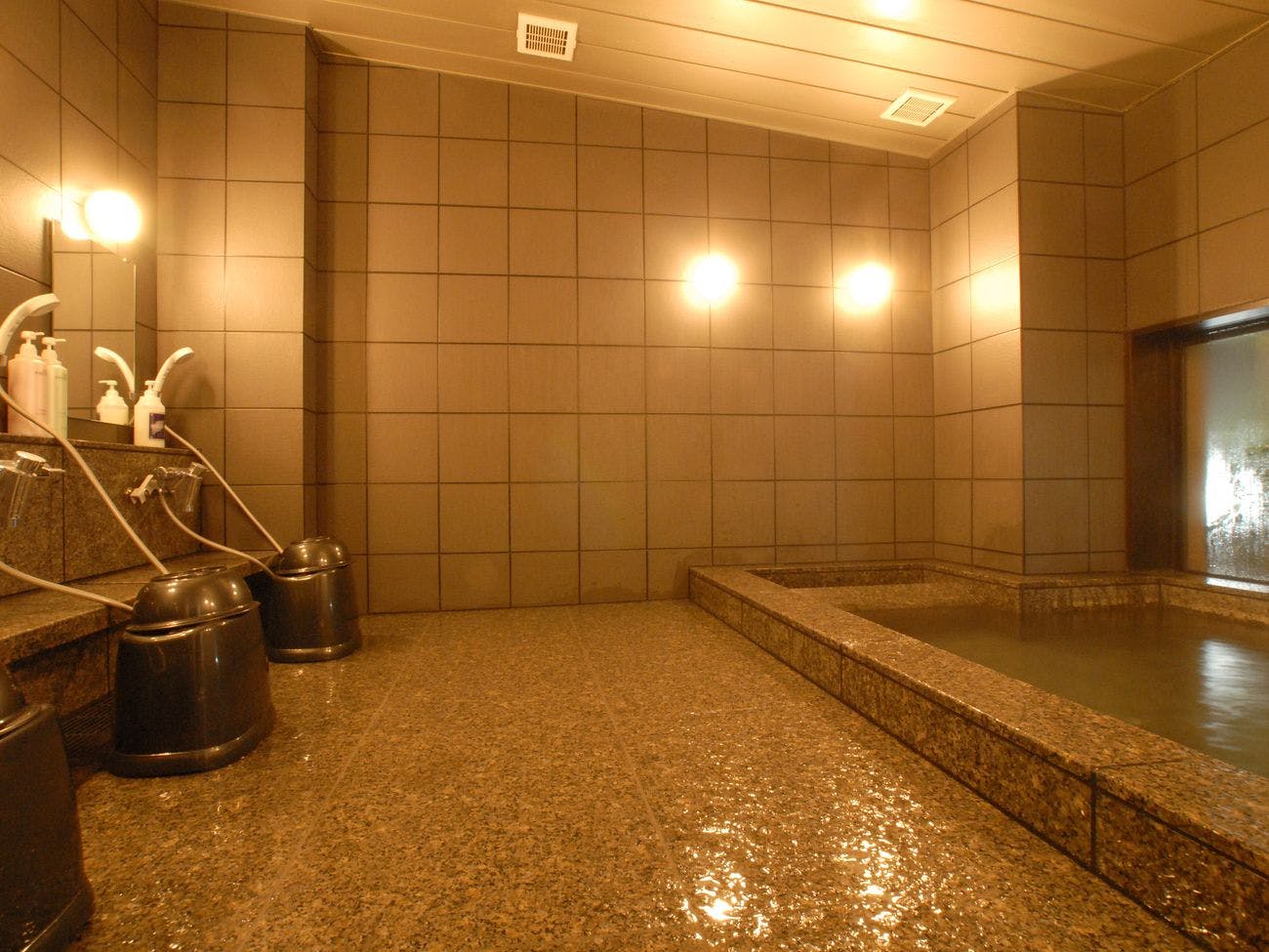 【ห้องอาบน้ำสาธารณะสำหรับผู้หญิง】