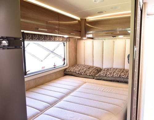 海外製キャンピングカー（就寝エリア）