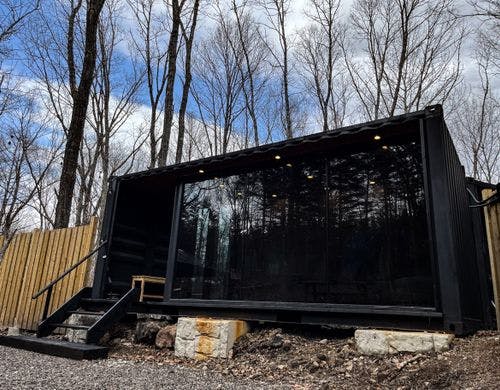 大自然を一望できるリビングルーム