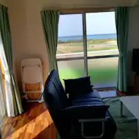 거실과 잔디 정원