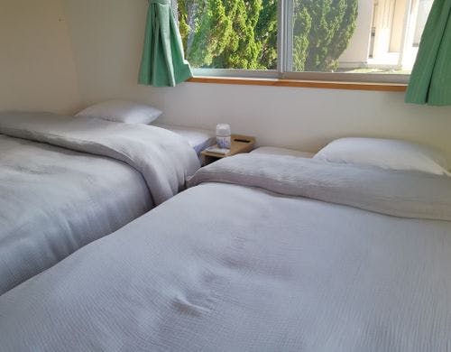 ダブルベッド２台