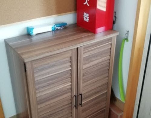 下駄箱と消火器