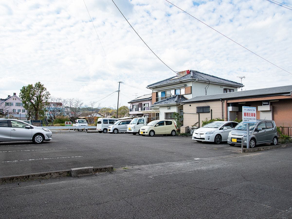 *【ที่จอดรถ】