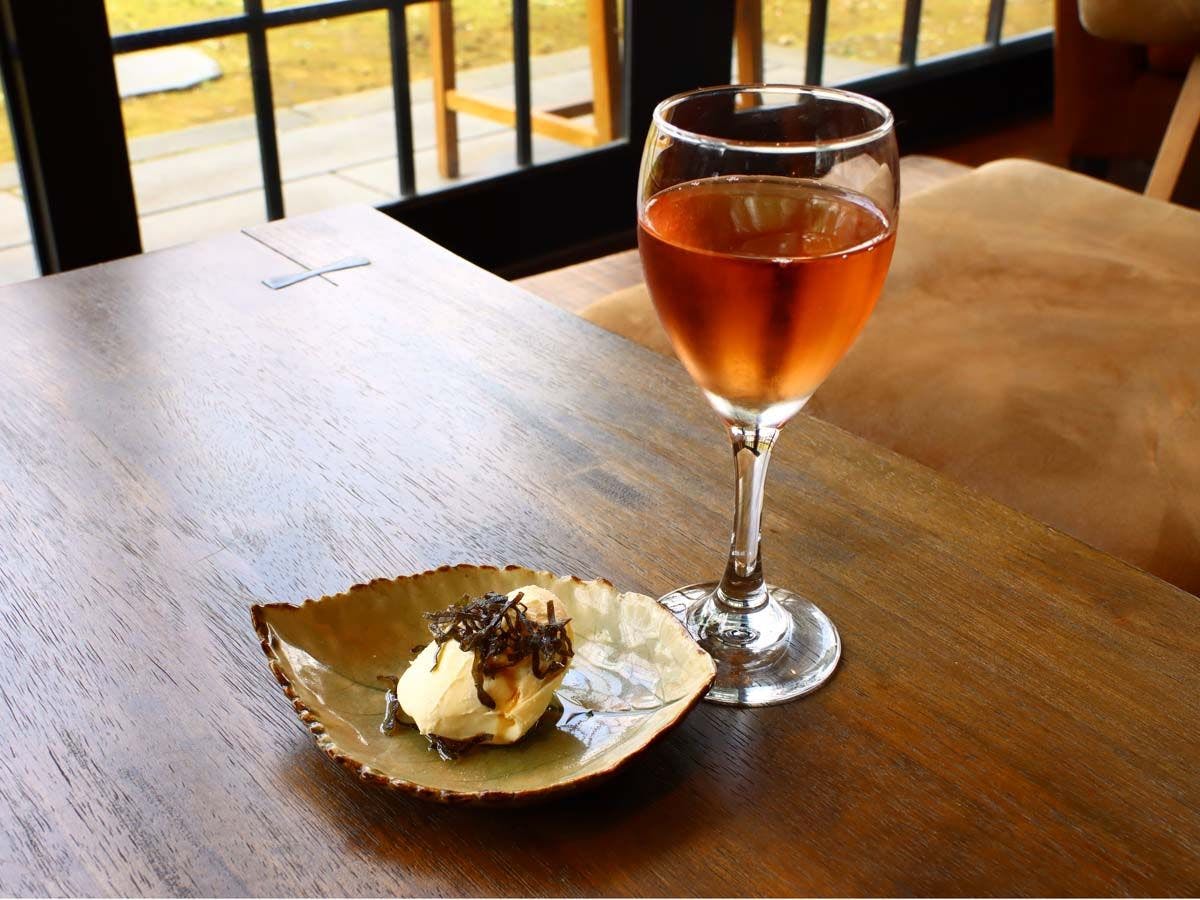 ไวน์ฤดูใบไม้ผลิและของว่างสไตล์ญี่ปุ่น