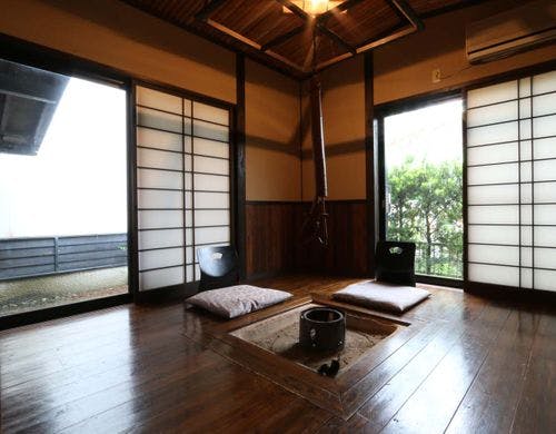 特別離れには、囲炉裏もございます。