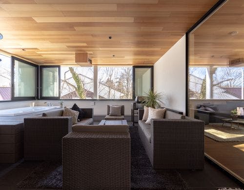 サウナ・ジャグジー・スクリーン完備