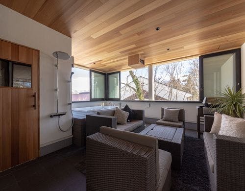 サウナ・ジャグジー・スクリーン完備