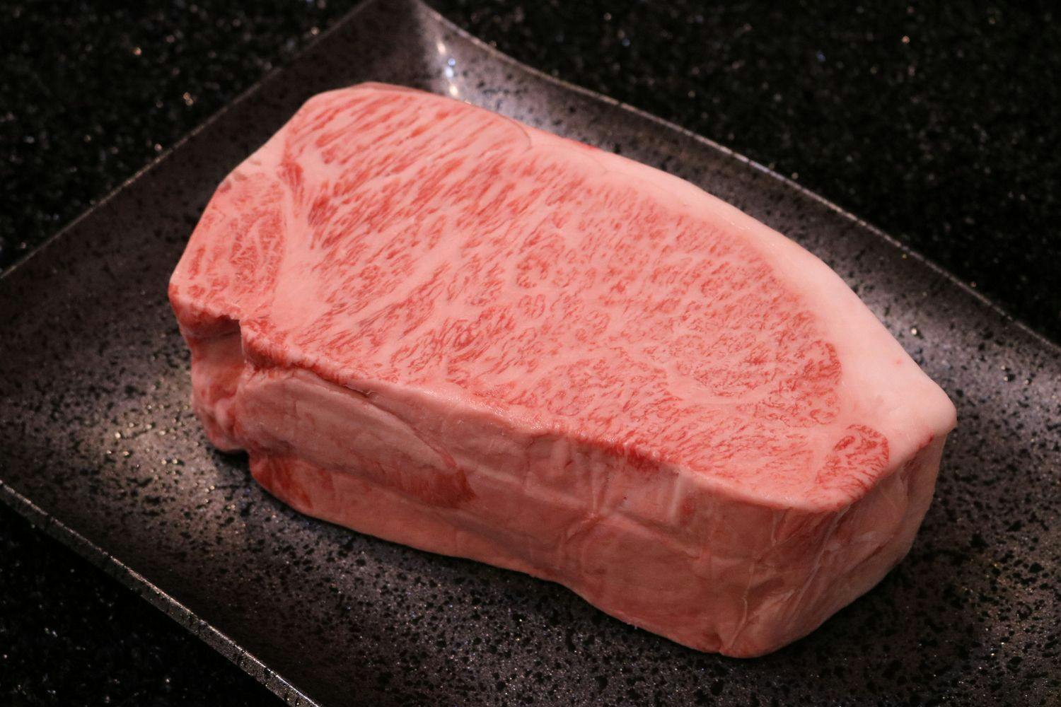 Steak sirloin di restoran BBQ No.1 Shizuoka.