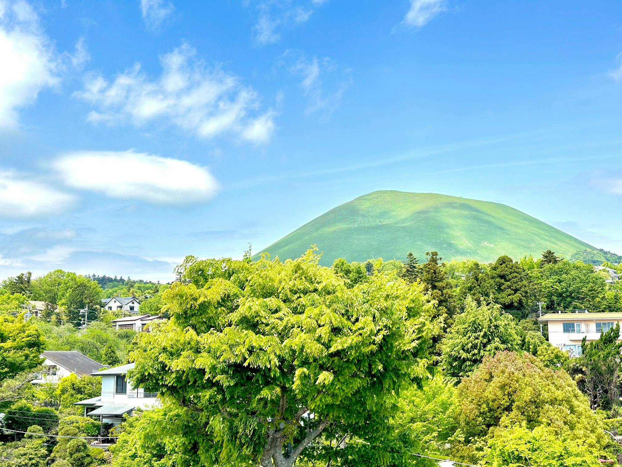 Gunung Ōmuro yang terlihat dari tempat kami