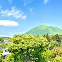 Gunung Ōmuro yang terlihat dari tempat kami