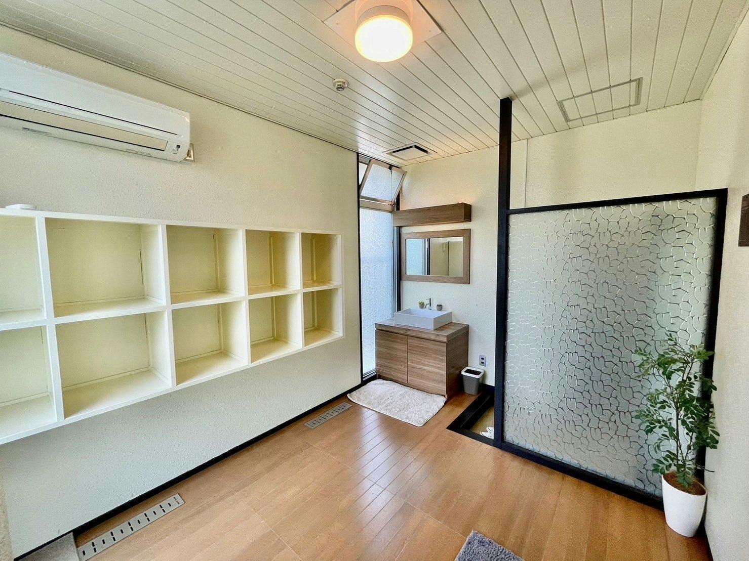 Ruang ganti pemandian umum