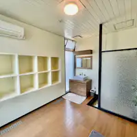 Ruang ganti pemandian umum