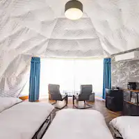 넓은 돔 텐트