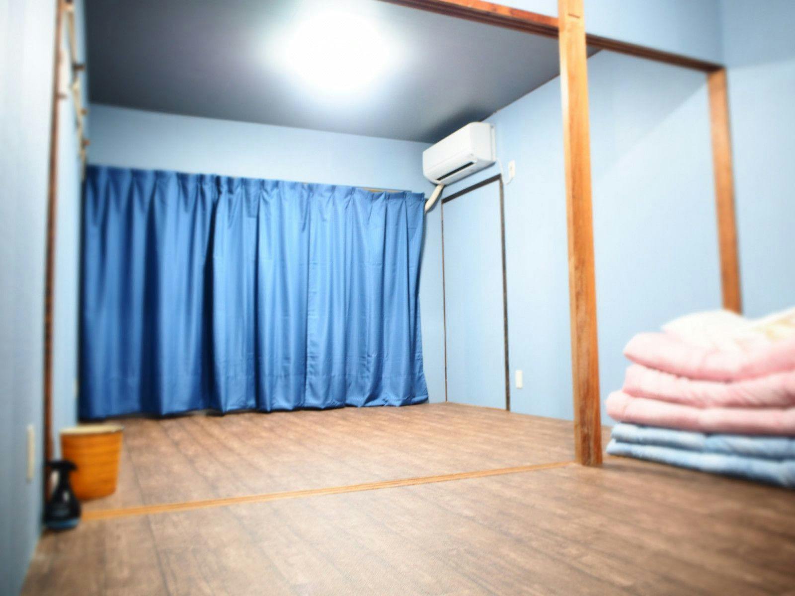 The floor is covered with a soft mat.