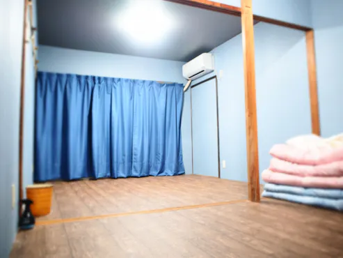 The floor is covered with a soft mat.