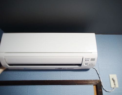 床は柔らかいマットを敷いています。