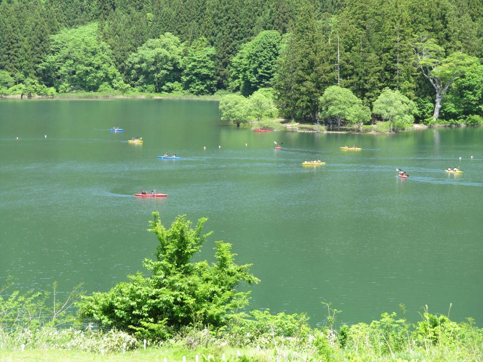 ทะเลสาบมังกรเหนือในเดือนพฤษภาคม