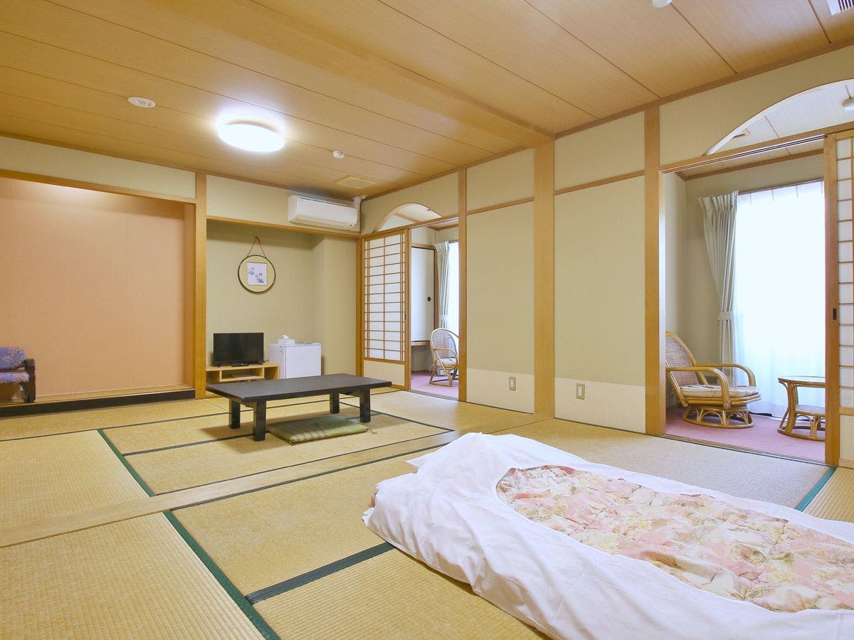 ห้องสไตล์ญี่ปุ่นขนาด 12 เสื่อทาทามิ (มีห้องน้ำ)