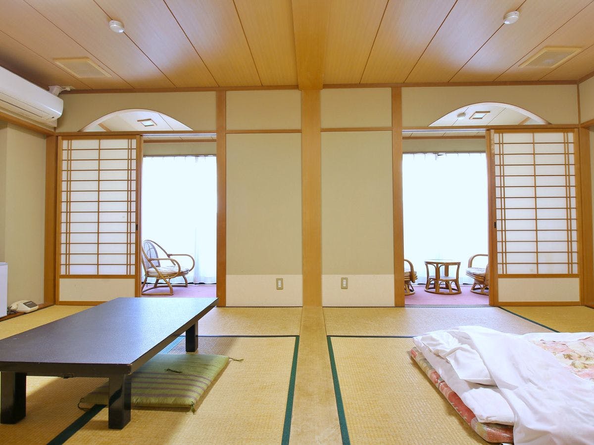 ห้องสไตล์ญี่ปุ่นขนาด 12 เสื่อทาทามิ (มีห้องน้ำ)