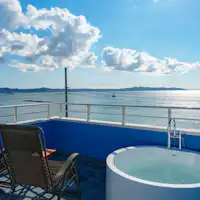 ออนเซ็นกลางแจ้งพร้อมวิวอ่าวโตเกียว