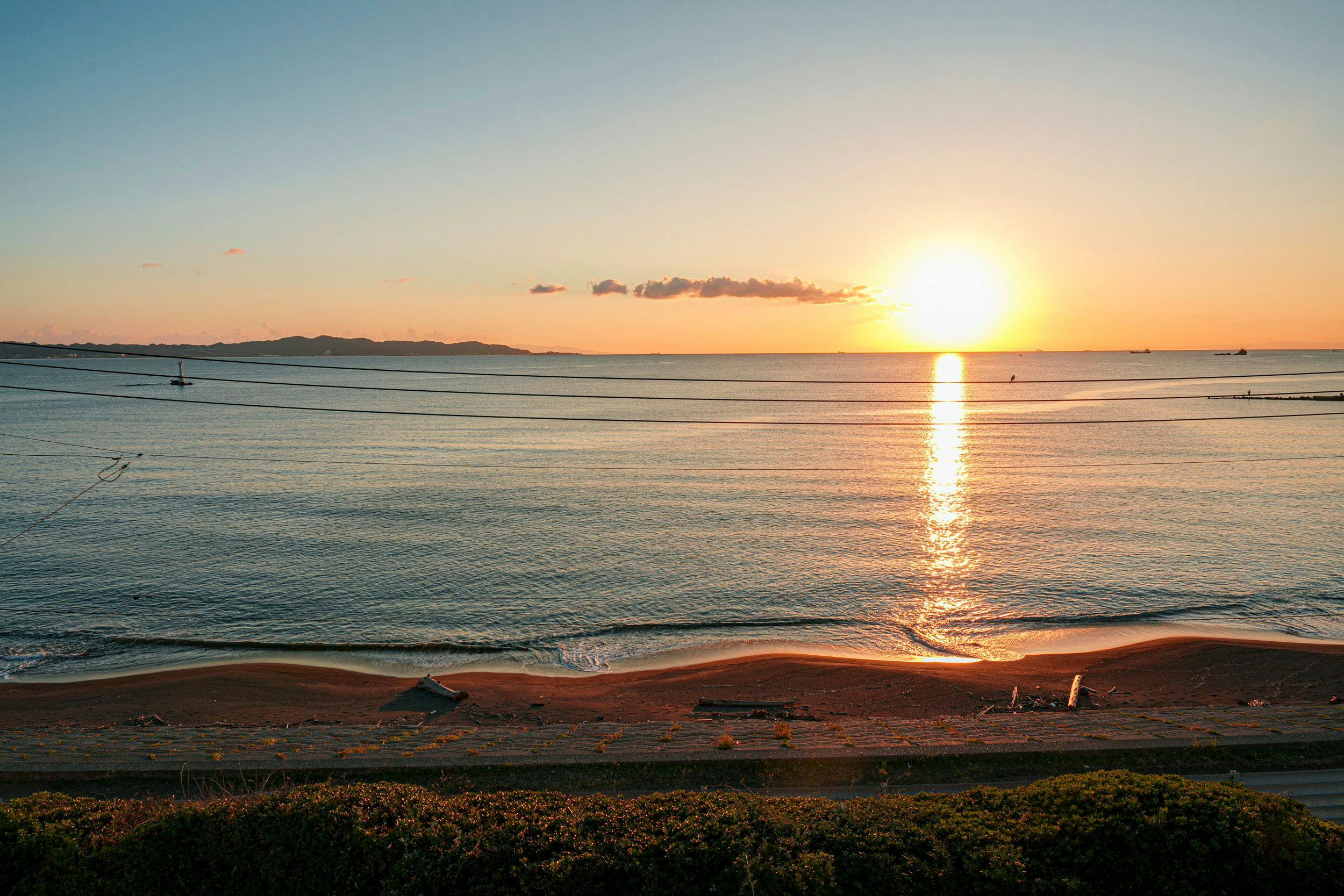 พระอาทิตย์ตกดินที่อ่าวทะเตยามะ