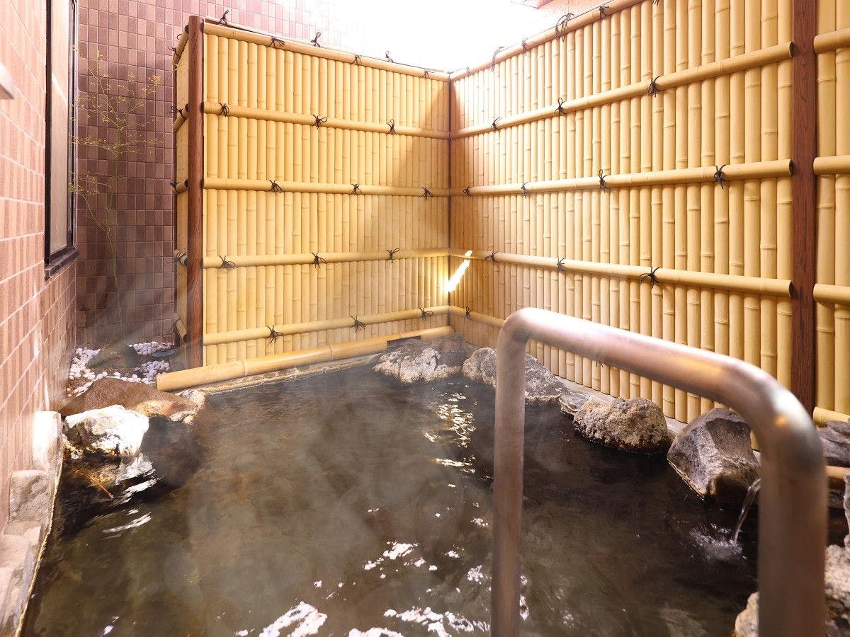 ติดกับห้องอาบน้ำในตัว