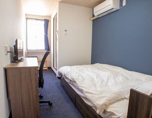 *セミダブルシングルルーム/ベッドは、ゆ