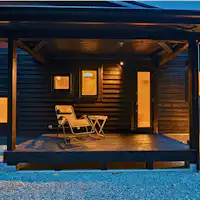 แคมป์ เด็คไม้