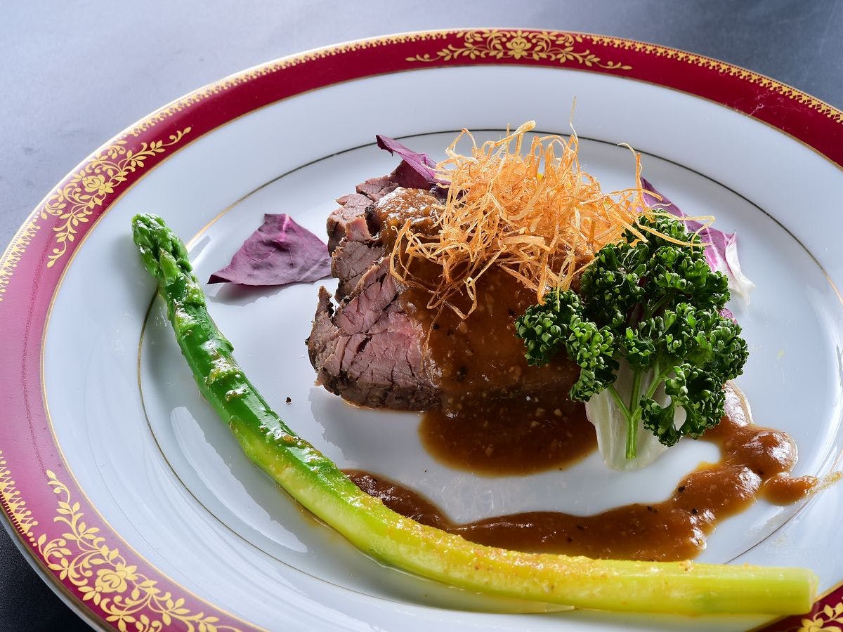 晚餐 - 肉類料理範例。