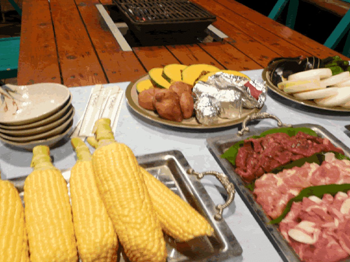 *วากิว + ไก่ + หมู บาร์บีคิวถ่าน