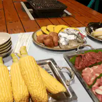 *วากิว + ไก่ + หมู บาร์บีคิวถ่าน