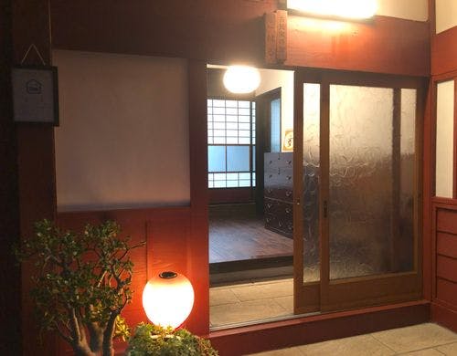 古民家の宿「こはる」玄関