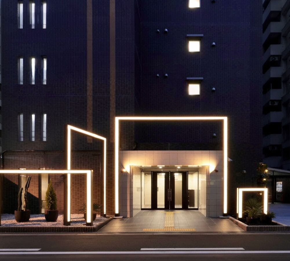 Eksterior (Malam Hari)