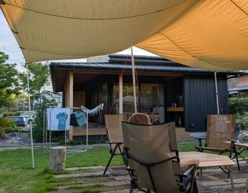 うら庭夏の夕方