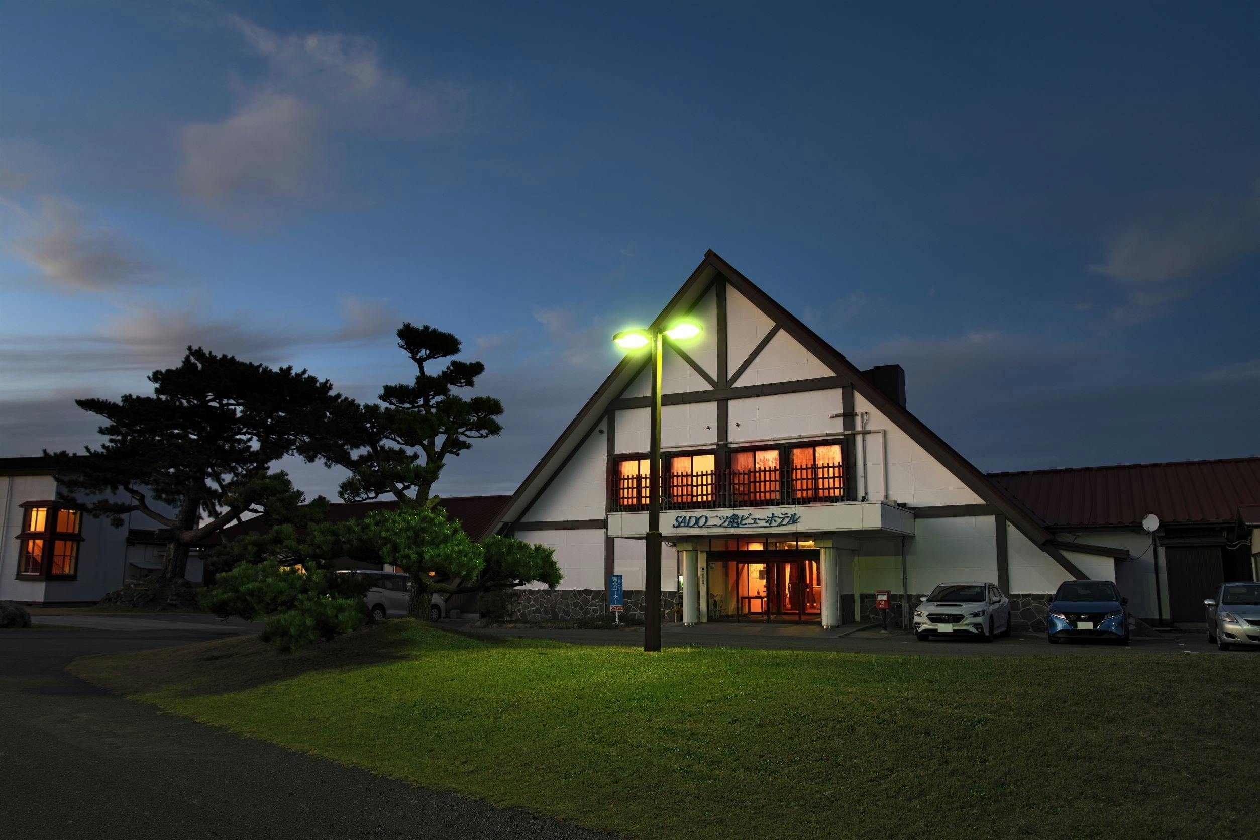 Pemandangan Hotel - Versi senja