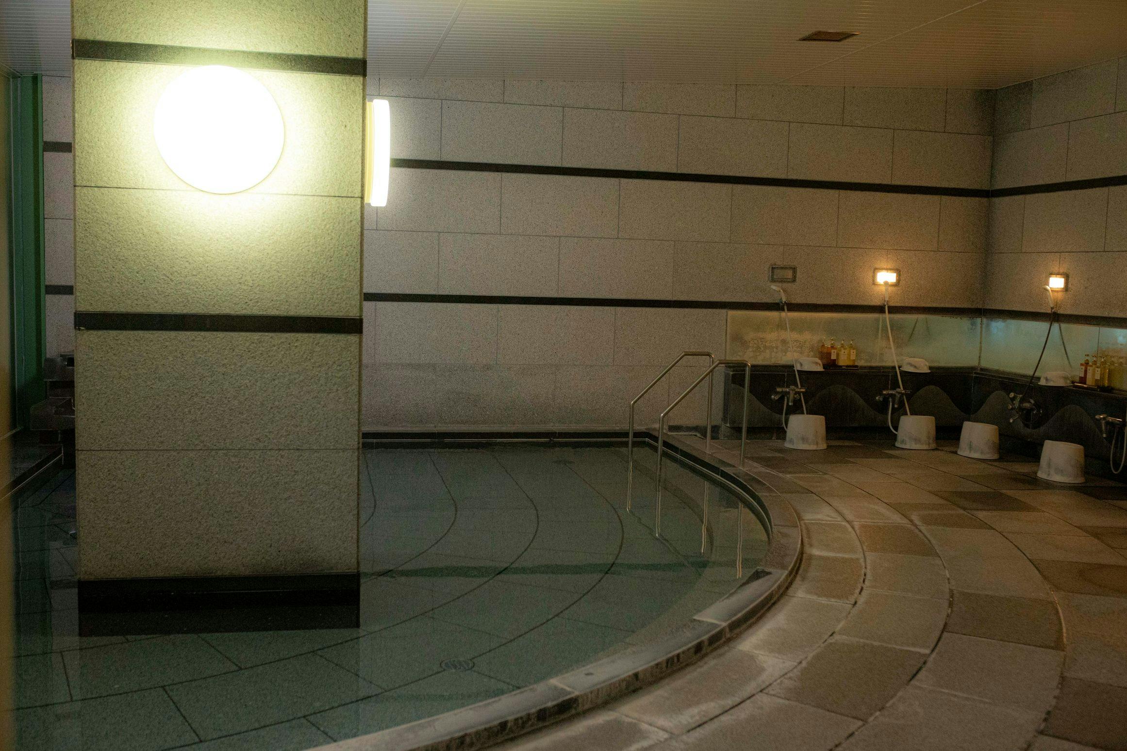 น้ำพุร้อนขนาดใหญ่ที่สร้างขึ้น